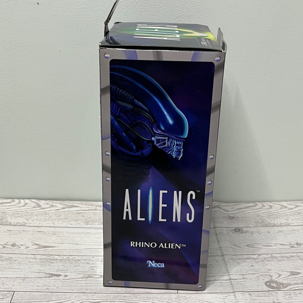 NECA Aliens Rhino Alien Action Figure Kenner Tribute Translucent Orange Black - Picture 10 of 12